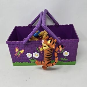 Vtg Disney limited edition Winnie the Pooh & Tigger Easter picnic basket.
